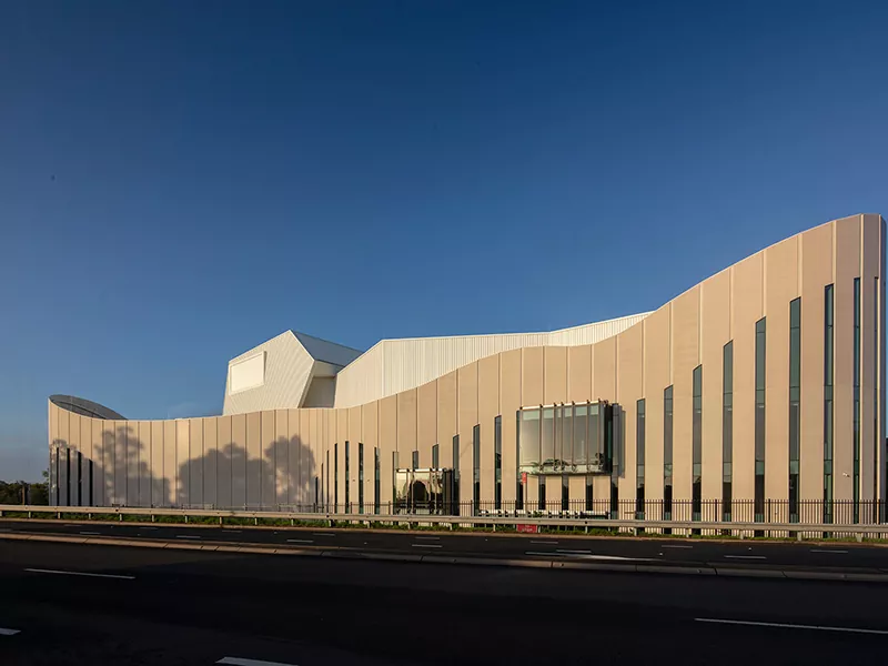 Vim li cas Steel Structure Theatre Tsev tseem ceeb nyob rau hauv niaj hnub Architecture?